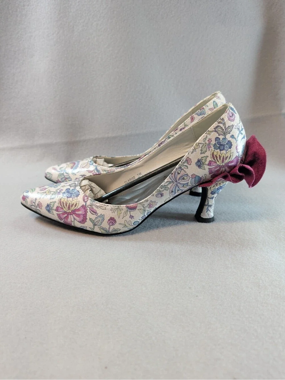 Bellini Clarise Ruffled Floral Pump Women's Size 7W New in Box